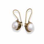 Acorns pearls earrings